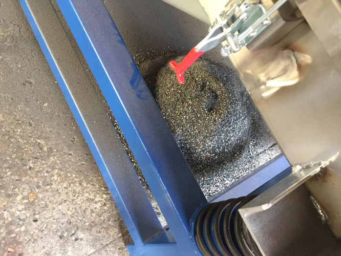 康發雙螺桿擠出機帶料試機