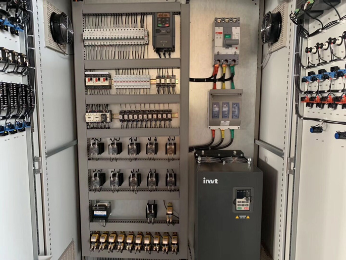 雙螺桿造粒機(jī)出口機(jī)型控制柜細(xì)節(jié)圖