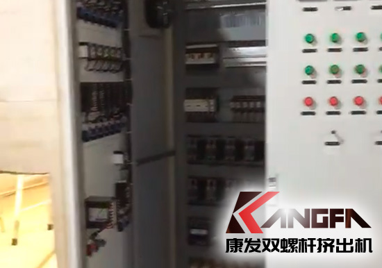 JSH-75標準化雙螺桿擠出機設備調試中...