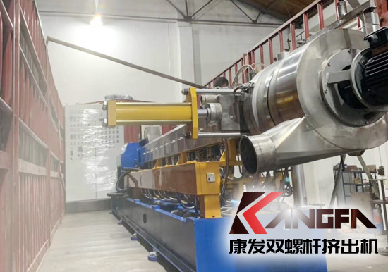 何為雙螺桿擠出機反應擠出？反應擠出是連續地將單體進行聚合以及對現有聚合物進行改性的工藝方法。是將傳統上分開操作的聚合物合成、改性及加工成型等聯合為一個整體工藝過程。