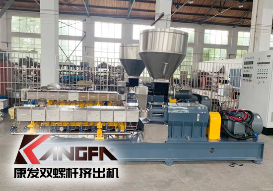 雙螺桿擠出機上下游：車用塑料向低成本、高強度、高沖擊性能、可回收及降解等復合材料及塑料合金方向發展