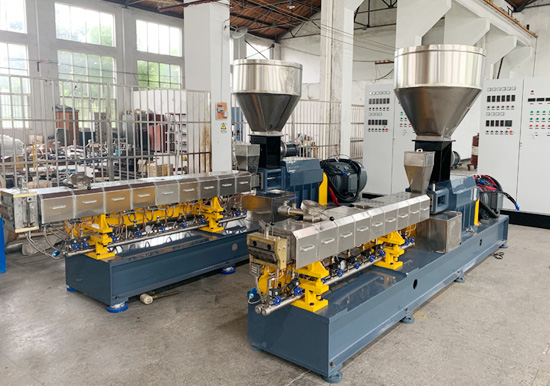 雙螺桿擠出機上下游：車用塑料向低成本、高強度、高沖擊性能、可回收及降解等復合材料及塑料合金方向發展