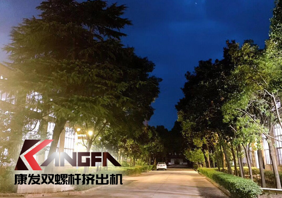 花園式廠區(qū)、綠樹成蔭、鳥語花香。原來的廠區(qū)的夜景是如此的美麗！