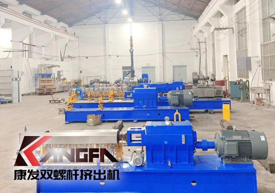 花園式廠區(qū)、綠樹成蔭、鳥語花香。原來的廠區(qū)的夜景是如此的美麗！