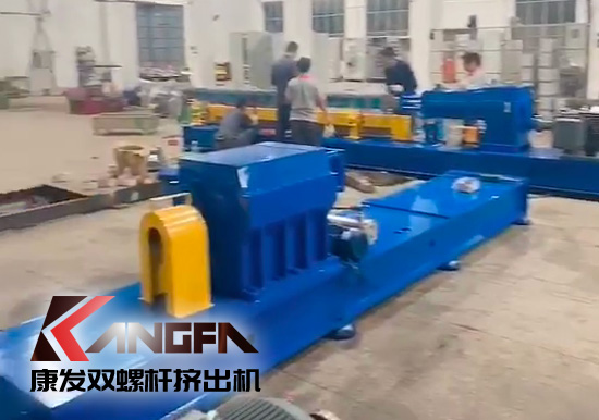 國慶又逢仲秋月圓，保安全、保質量、保工期，康發橡塑雙螺桿擠出機為實現業主按期交付目標而奮力沖刺