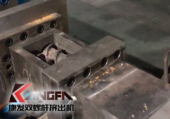 提升機(jī)筒耐磨及耐腐蝕性！康發(fā)雙螺桿擠出機(jī)設(shè)備舊機(jī)筒更換視頻