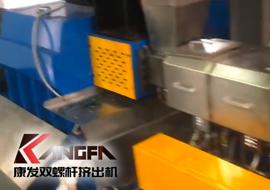 延長設(shè)備使用壽命，提升客戶滿意度！康發(fā)加強對雙螺桿造粒機的維護包養(yǎng)工作