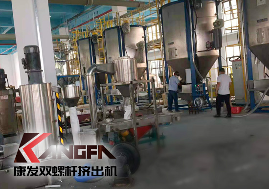 全過程自動化雙螺桿擠出機生產線！機械手可以大幅減少工人、提升效率、拉低成本、提高產品品質、提升工廠形象、安全性優。