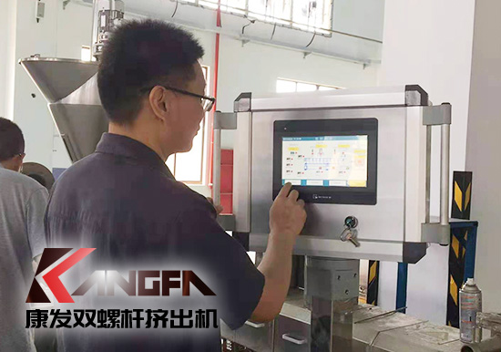 PLC結合變頻器構成的雙螺桿擠出機控制系統實現雙螺桿擠出機電機的無極調速控制以及料筒恒溫控制