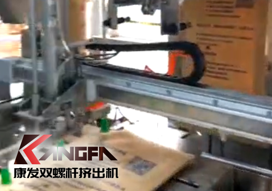  機械手臂應用于雙螺桿擠出造粒機組現代化生產線！靈活部署,降低生產成本,全面提升雙螺桿造粒生產效率！