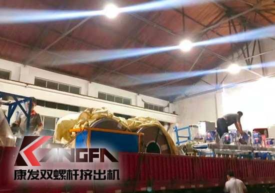 總裝車(chē)間：眾志成城齊奮戰(zhàn) 全力以赴保發(fā)貨 確保雙螺桿擠出機(jī)設(shè)備按期交付至顧客手中。