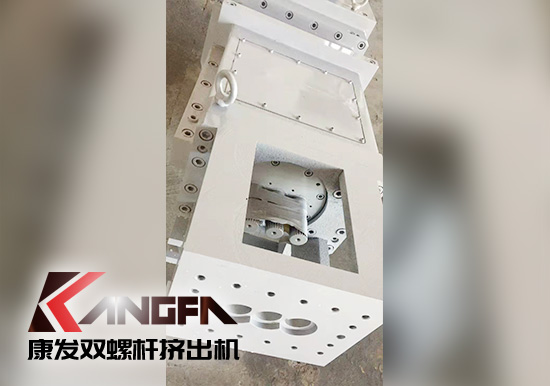 展會(huì)播報(bào)：第四屆中國(guó)·滄州塑料產(chǎn)業(yè)博覽會(huì)開(kāi)展，展示內(nèi)容包括各類(lèi)雙螺桿擠出機(jī)設(shè)備、輔助設(shè)備及其它塑料產(chǎn)業(yè)相關(guān)