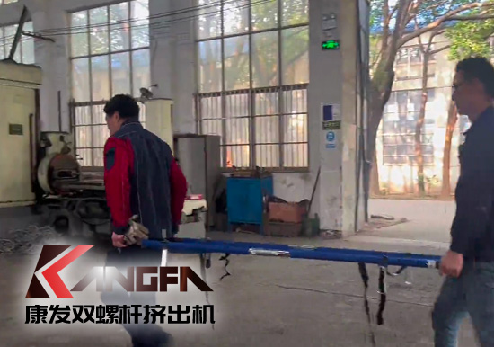 康發雙螺桿擠出機舉行機械傷害事故應急演練