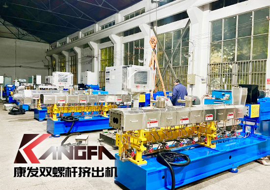雙螺桿擠出機良好的加料性能、混煉塑化性能、排氣性能及擠出穩定性！廣泛應用于擠出制品成型加工