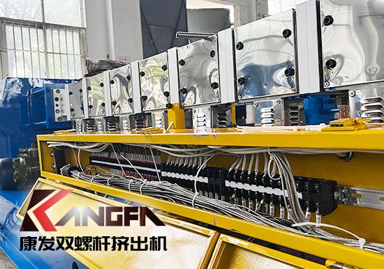 臨近年底，雙螺桿擠出機發貨忙,全力以赴為市場！