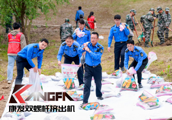 康發(fā)雙螺桿擠出機參與葛塘街道開展主題為“防范災(zāi)害風(fēng)險，護航高質(zhì)量發(fā)展”宣傳活動暨防汛搶險應(yīng)急演練