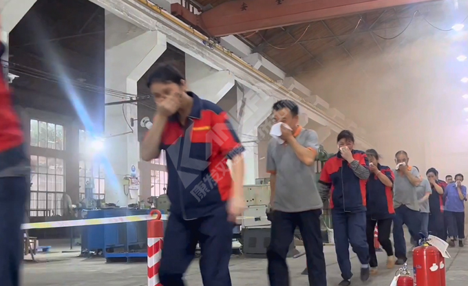 南京康發(fā)雙螺桿擠出機(jī)《火災(zāi)與爆炸事故專項(xiàng)應(yīng)急預(yù)案演練》再次拉開(kāi)帷幕