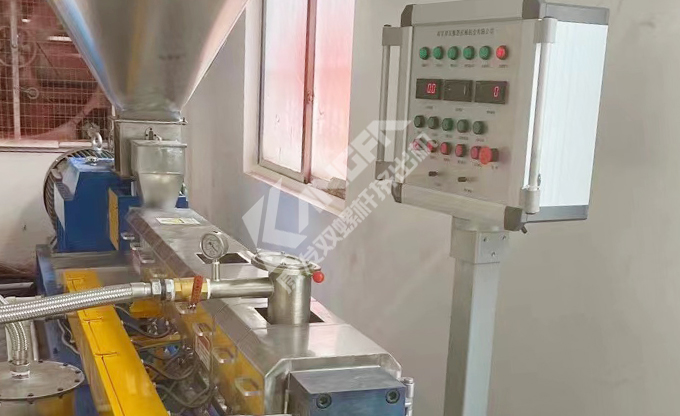 始于客戶需求，終于客戶滿意！康發雙螺桿擠出機設備調試！