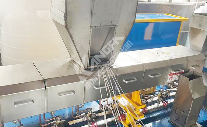 始于客戶需求，終于客戶滿意！康發雙螺桿擠出機設備調試！