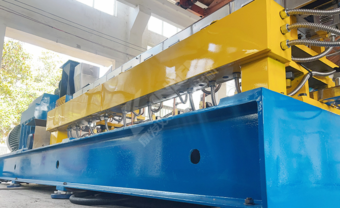 橡塑機械領域雙螺桿擠出機定位及主要作用 平行雙螺桿擠出機優勢