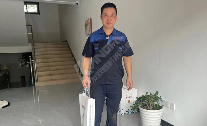 南京江北新區(qū)總工會深入康發(fā)雙螺桿擠出機(jī)一線開展“來高溫慰問”慰問活動！