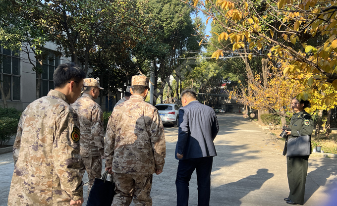 精準(zhǔn)調(diào)查 深挖潛力 六合區(qū)人武部走訪(fǎng)康發(fā)雙螺桿擠出機(jī)等葛塘街道重點(diǎn)企業(yè)