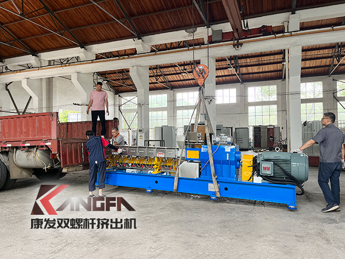 購買雙螺桿塑料擠出機，選擇南京康發！提升產品核心競爭力！您將省心、省事、省錢，不后悔！