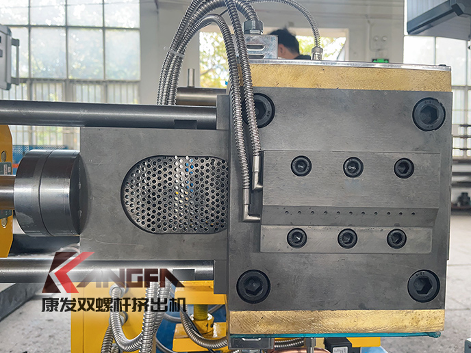 購買雙螺桿塑料擠出機，選擇南京康發！提升產品核心競爭力！您將省心、省事、省錢，不后悔！