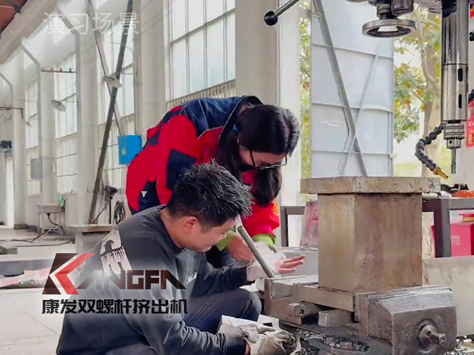 緊繃安全之弦，共筑生命防線!南京康發(fā)雙螺桿擠出機(jī)開展機(jī)械傷害應(yīng)急預(yù)案演練!