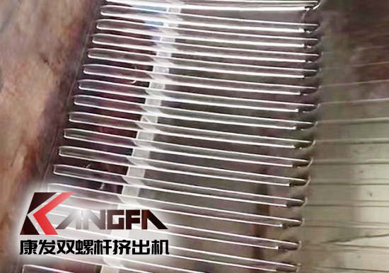 康發雙螺桿擠出機熔噴設備生產中...