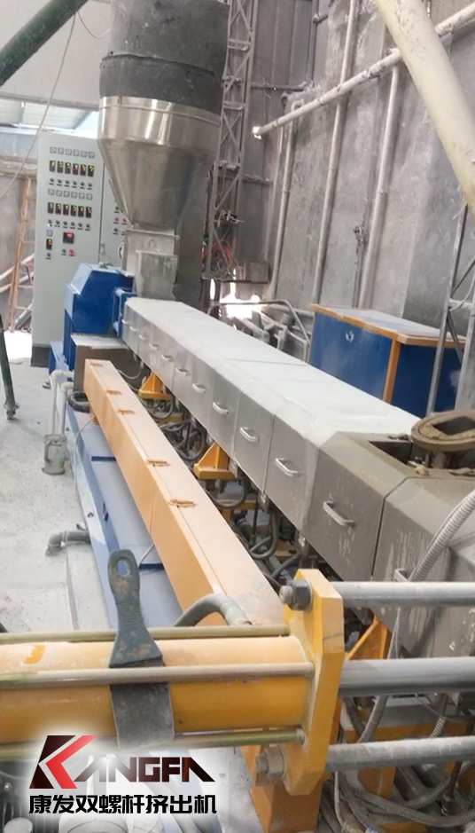 值端午赴浙江，表謝意共發展——康發雙螺桿擠出機南下浙江回訪客戶。