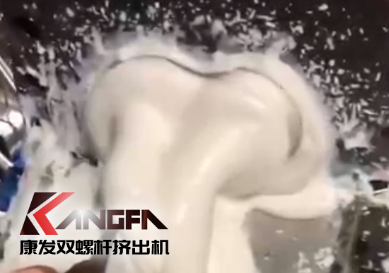 康發雙螺桿擠出設備以其過硬的產品技術、卓越的產品質量贏得了越來越多的忠實用戶，并在競爭日趨激烈的市場獲得優勢！